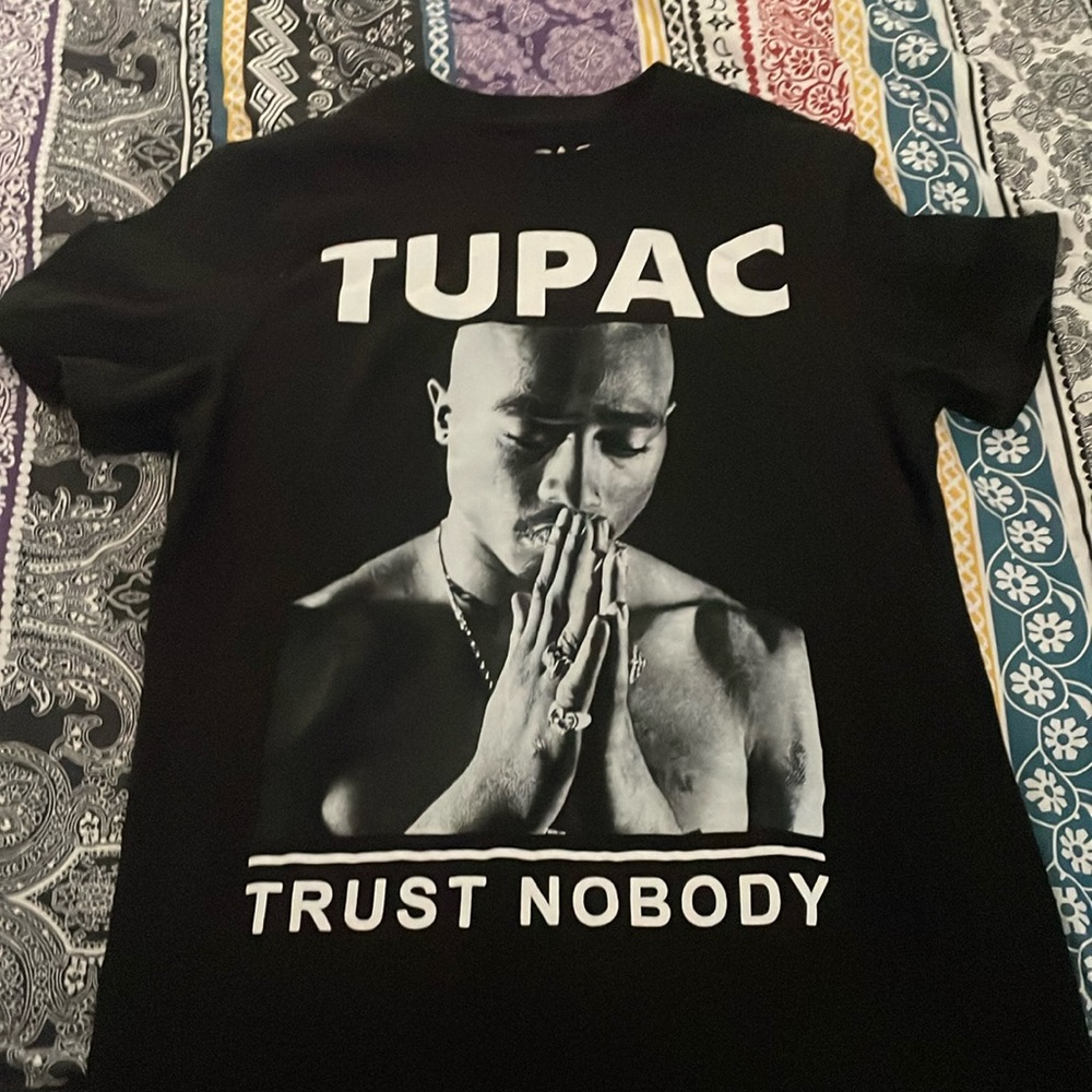 Black Tupac graph T-shirt size small